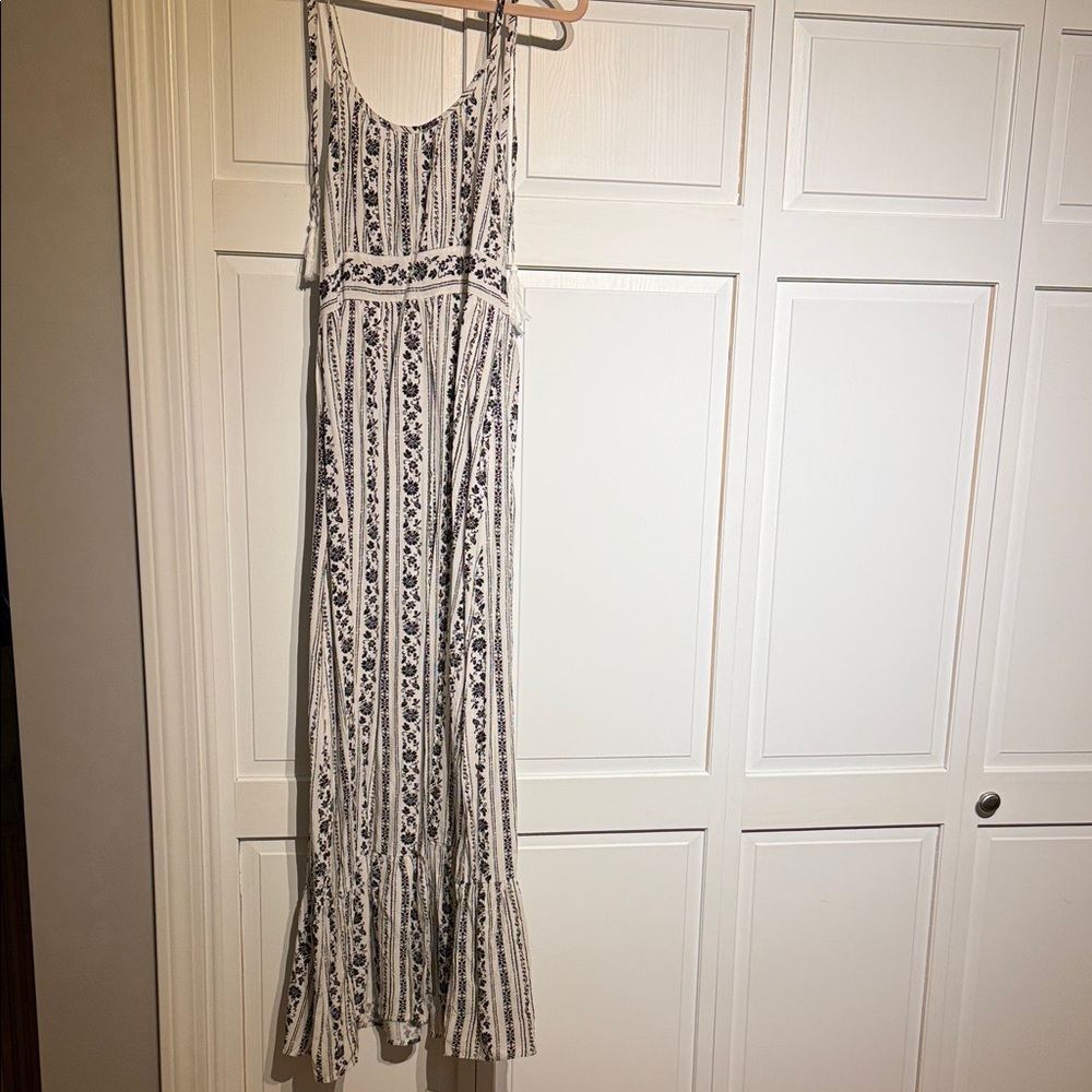 Cupshe White Maxi Dress with Black Floral Stripe